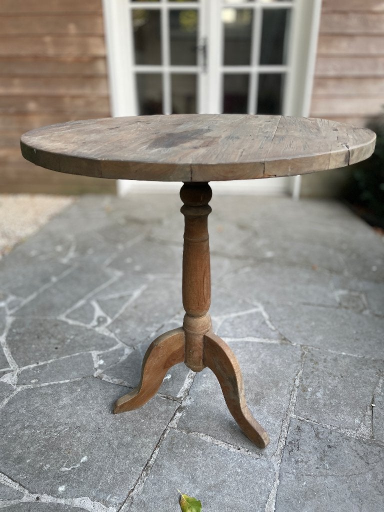 Houten tafeltje, Ophalen
