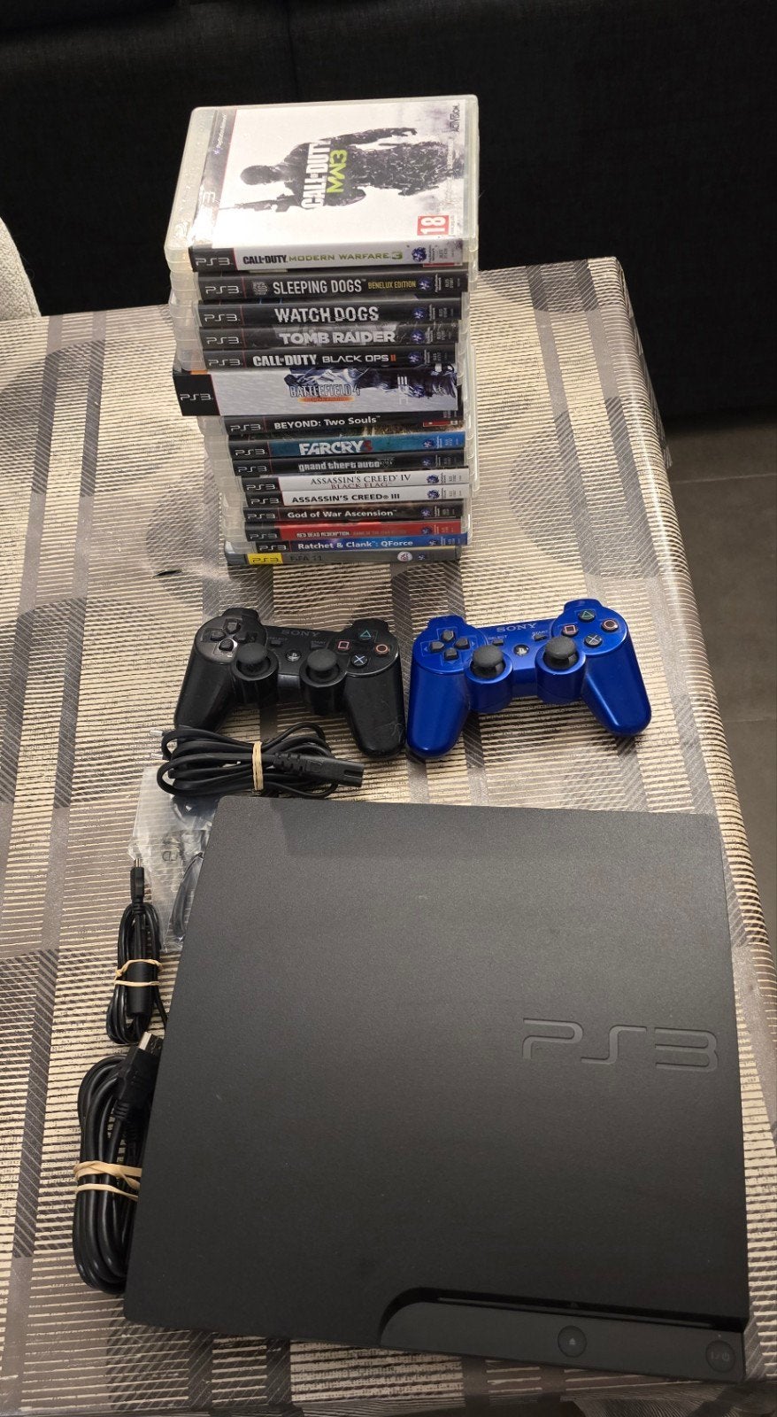playstation 3 slim plus 2 controllers plus 15 games, Enlèvement ou Envoi, Utilisé