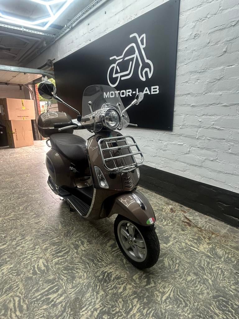 Vespa primavera 50cc, Fietsen en Brommers, Scooters | Vespa, Zo goed als nieuw, Ophalen