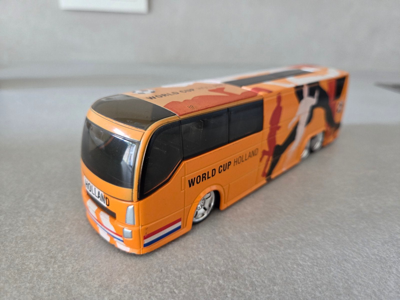 Bus miniature Maisto Orange - Coupe du monde en Hollande (éc, Enlèvement ou Envoi