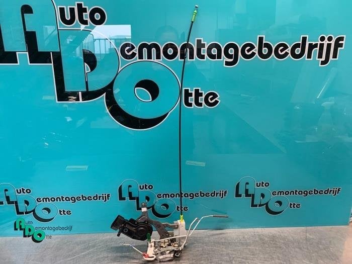 Serrure portière mécanique 2portes gauche d'un Peugeot 107, -, 3 mois de garantie, Utilisé, -