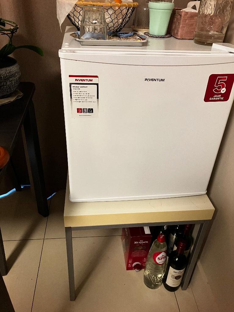 IJskast tafelmodel inventum, Elektronische apparatuur, Minder dan 75 liter, Ophalen, Zo goed als nieuw, Met vriesvak