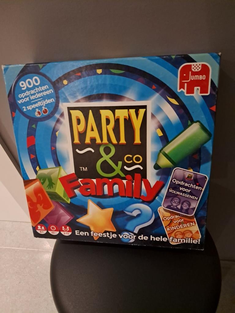Party en co family.  Trivial pursuit en party en co, Hobby en Vrije tijd, Ophalen