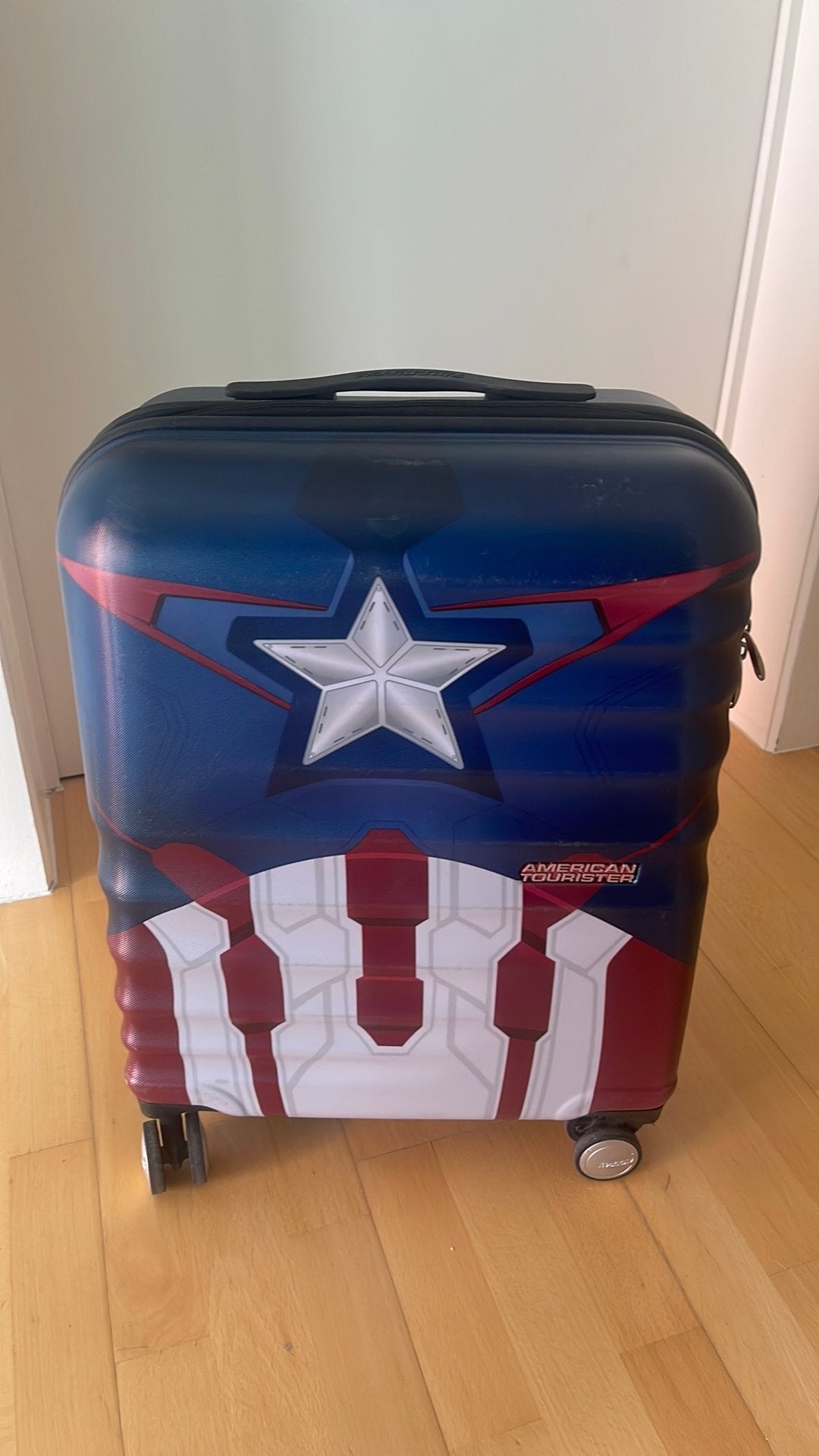 Reiskoffer handbagage Captain America Marvel, Ophalen, Gebruikt, Hard kunststof, Wieltjes