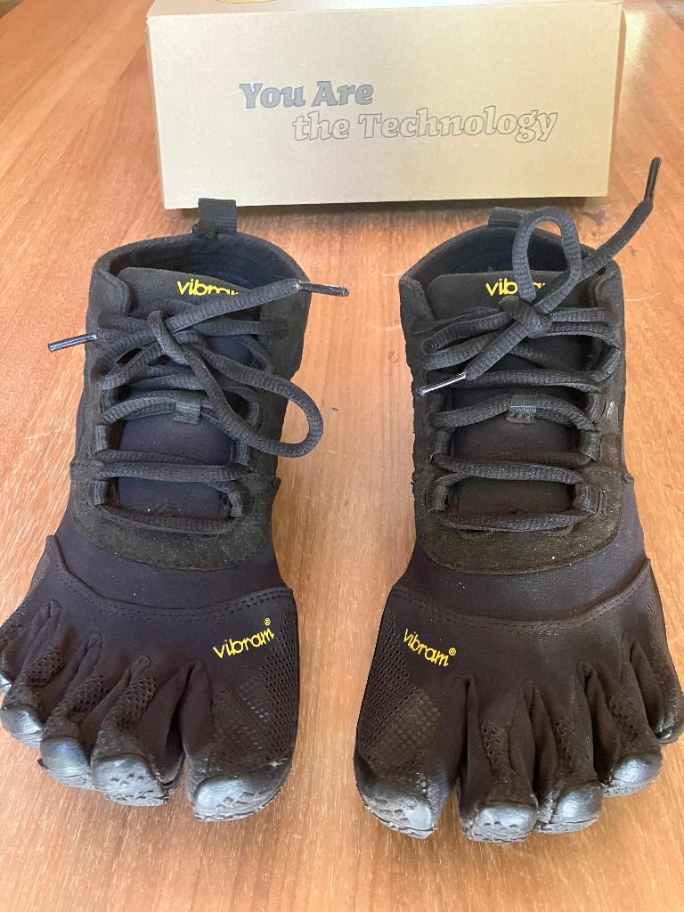 Vibram FiveFingers V-Trek black vrouw M39, Sport en Fitness, Bergsport en Wandelen, Gebruikt, Schoenen, Ophalen of Verzenden