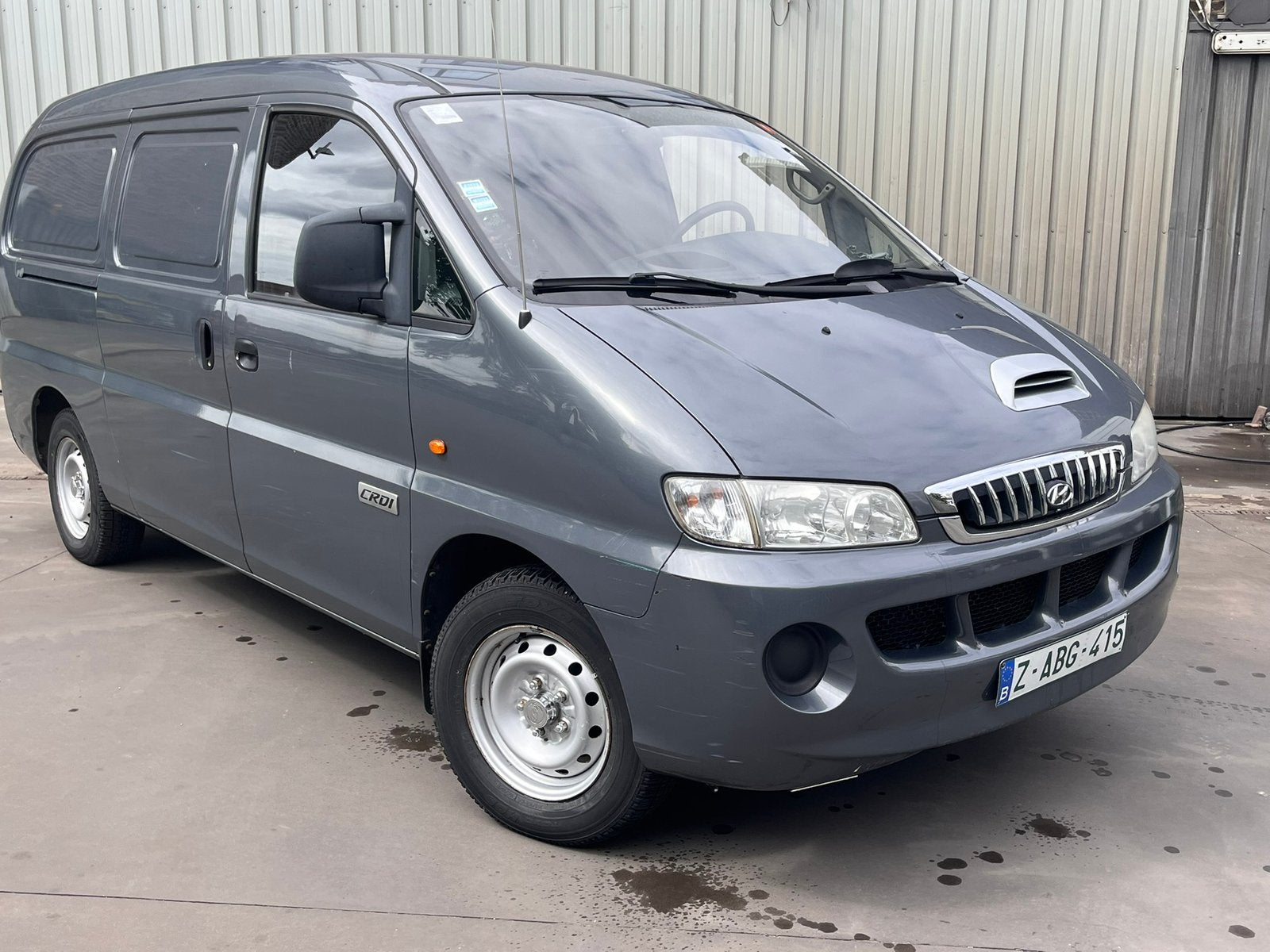 Hyundai h200 diesel 136000km, 4 deurs, Particulier, Euro 4, Handgeschakeld