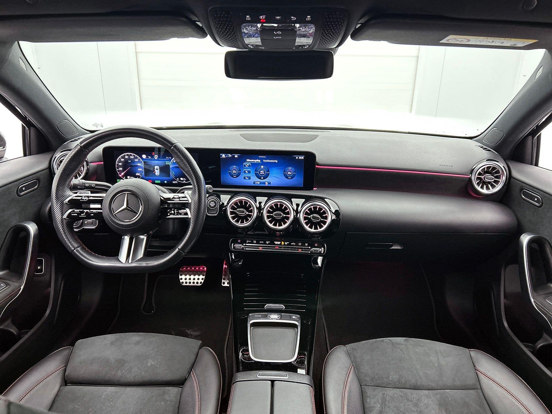 Mercedes-Benz A-klasse 250 e Hatchback AMG Line | Verwarmde, Auto's, Stof, Gebruikt, 4 cilinders, 16 kWh