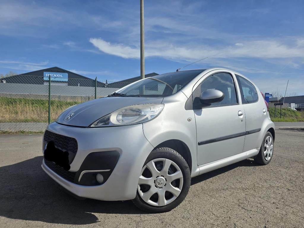 Peugeot 107 1.0i EURO5/NEW MODEL/135000KM+CARPASS/KEURING OK, Auto's, Peugeot, Particulier, Airbags, Boordcomputer, Centrale vergrendeling
