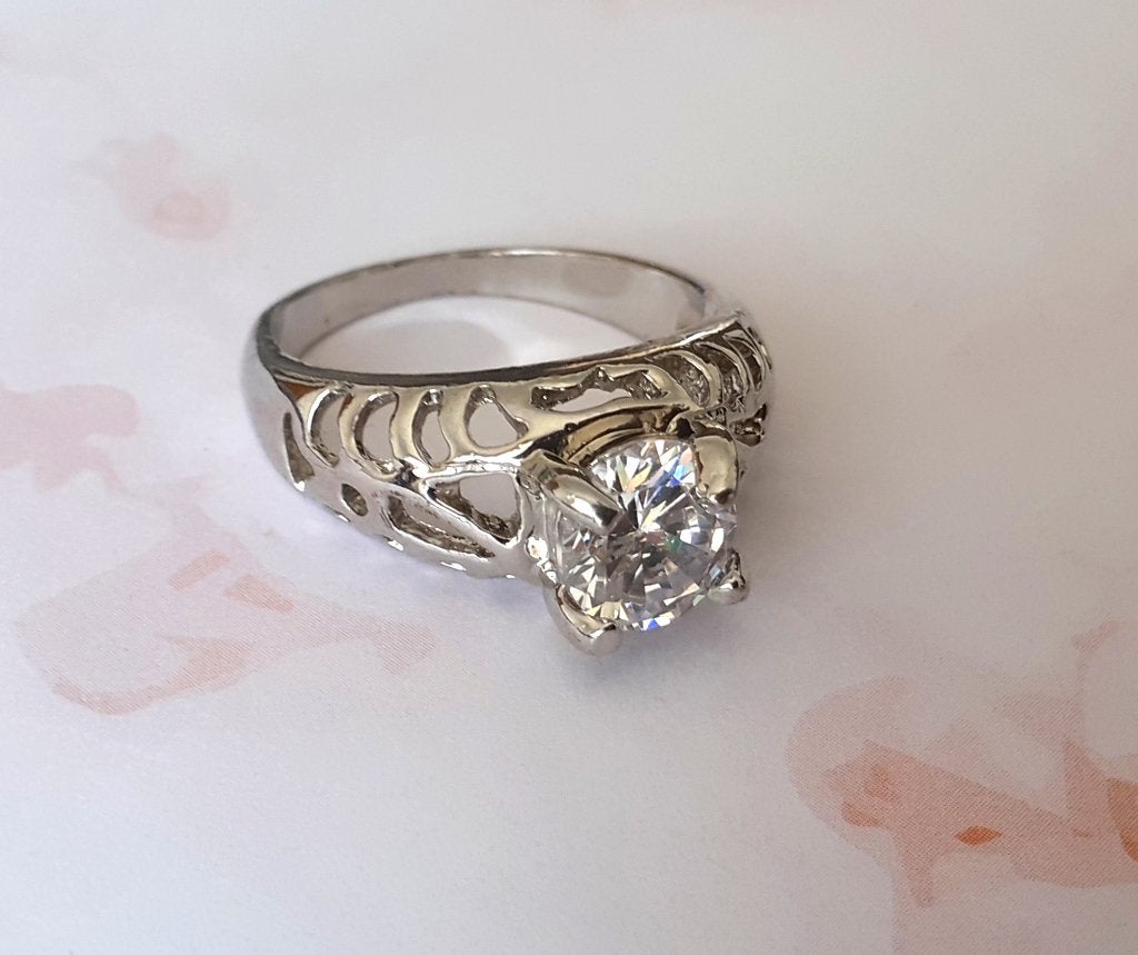 Damesring vintage zilver filigrijn met witte diamant, Bijoux, Sacs & Beauté, Bagues, Neuf, Femme, 19 à 20, Argent, Argent, Avec cristal