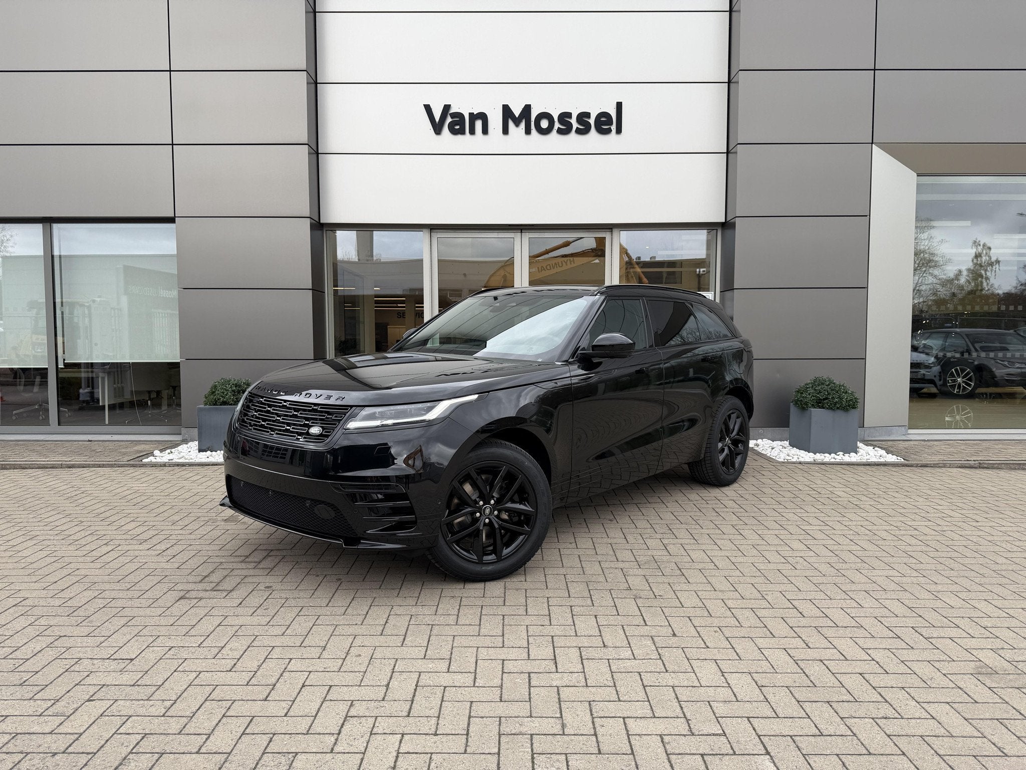 Land Rover Range Rover Velar P400e Dynamic SE AWD Auto. 26.5, Automaat, 1998 cc, 404 pk, Zwart