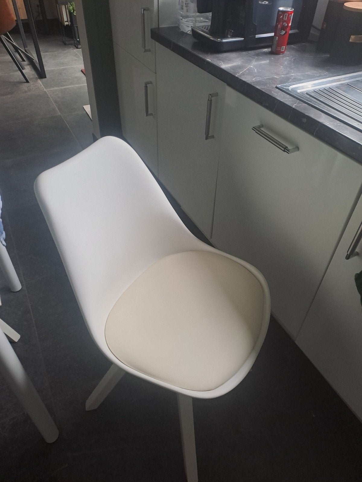 Keuken stoel  4 stuks 15 euro stuk, Huis en Inrichting, Stoelen, Ophalen