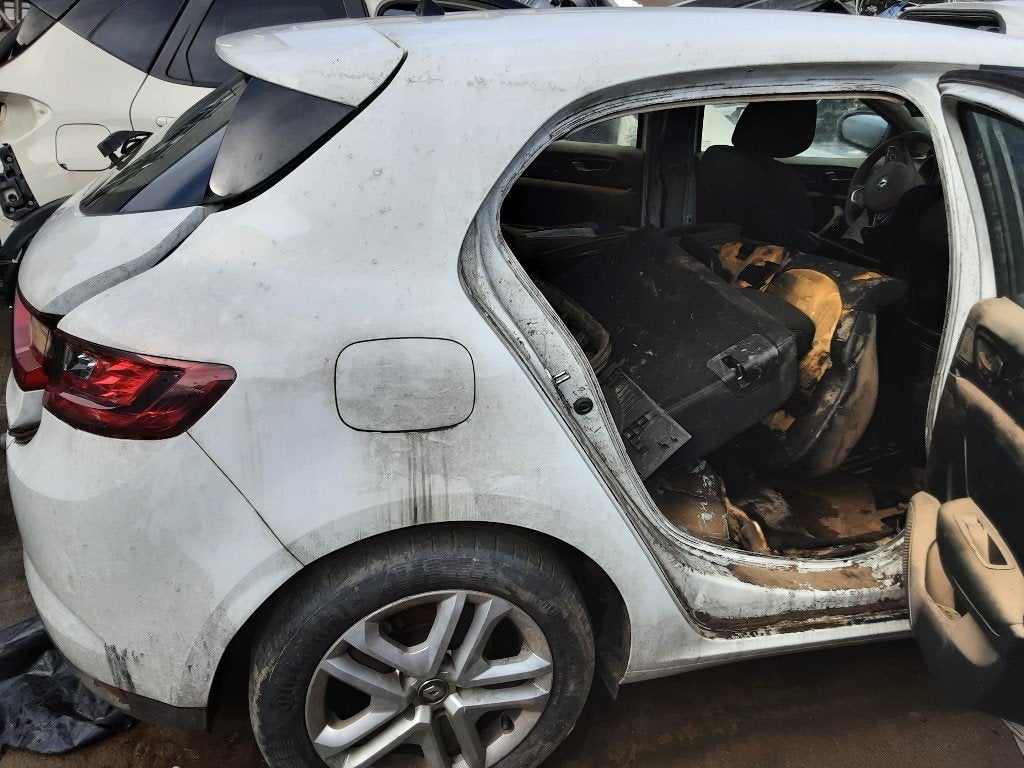 SPATBORD RECHTS ACHTER Renault Megane IV (RFBB) (01-2015/-), Gebruikt, Renault, Achter, Spatbord
