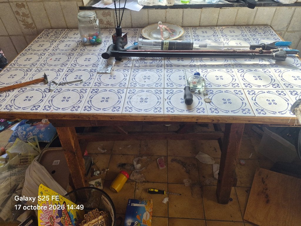 Table carrelée vintage - 65€ -, Maison & Meubles, 100 à 150 cm, Quatre personnes, Enlèvement, Utilisé