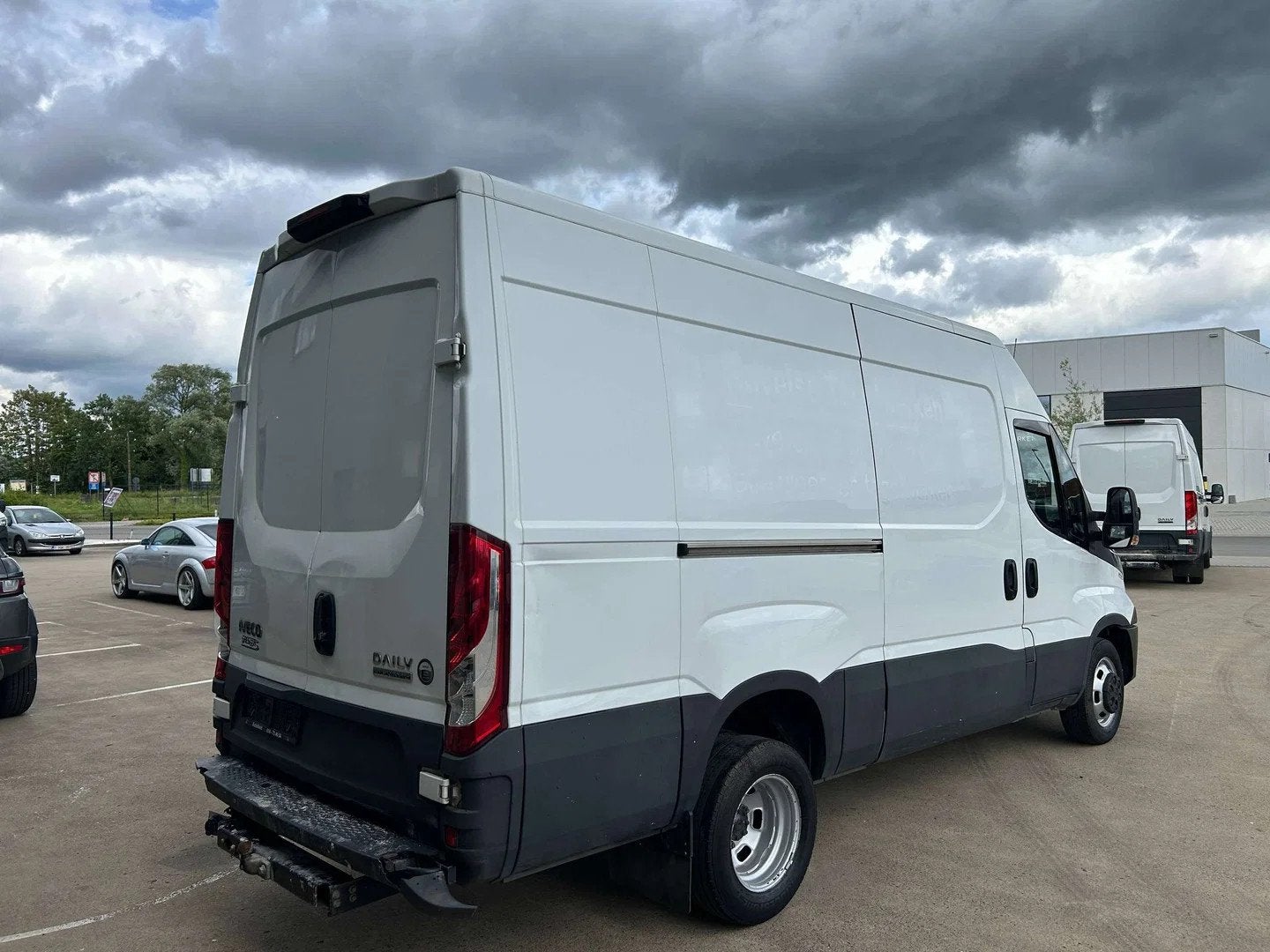 Iveco Daily Daily 35S14V 2.3 Turbo automaat lengte 2 dubbele, Autos, 100 kW, Achat, Système audio, Euro 6