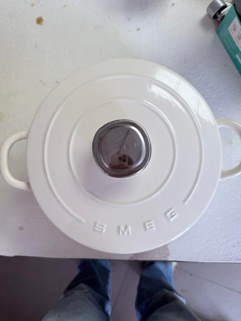 SMEG Gietijzeren stoofpot 25cm, Huis en Inrichting, Keuken | Potten en Pannen, Ophalen, Zo goed als nieuw