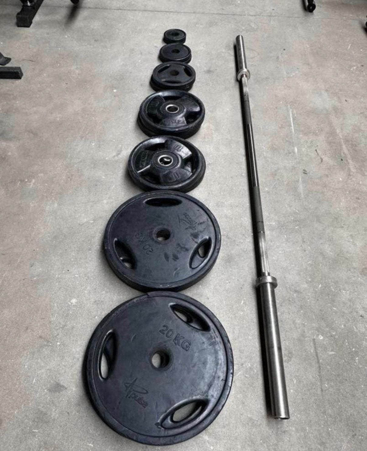 137,5 kg Olympische Gewichten + Olympische Barbell, Sport en Fitness, Ophalen, Gebruikt, Halterschijven