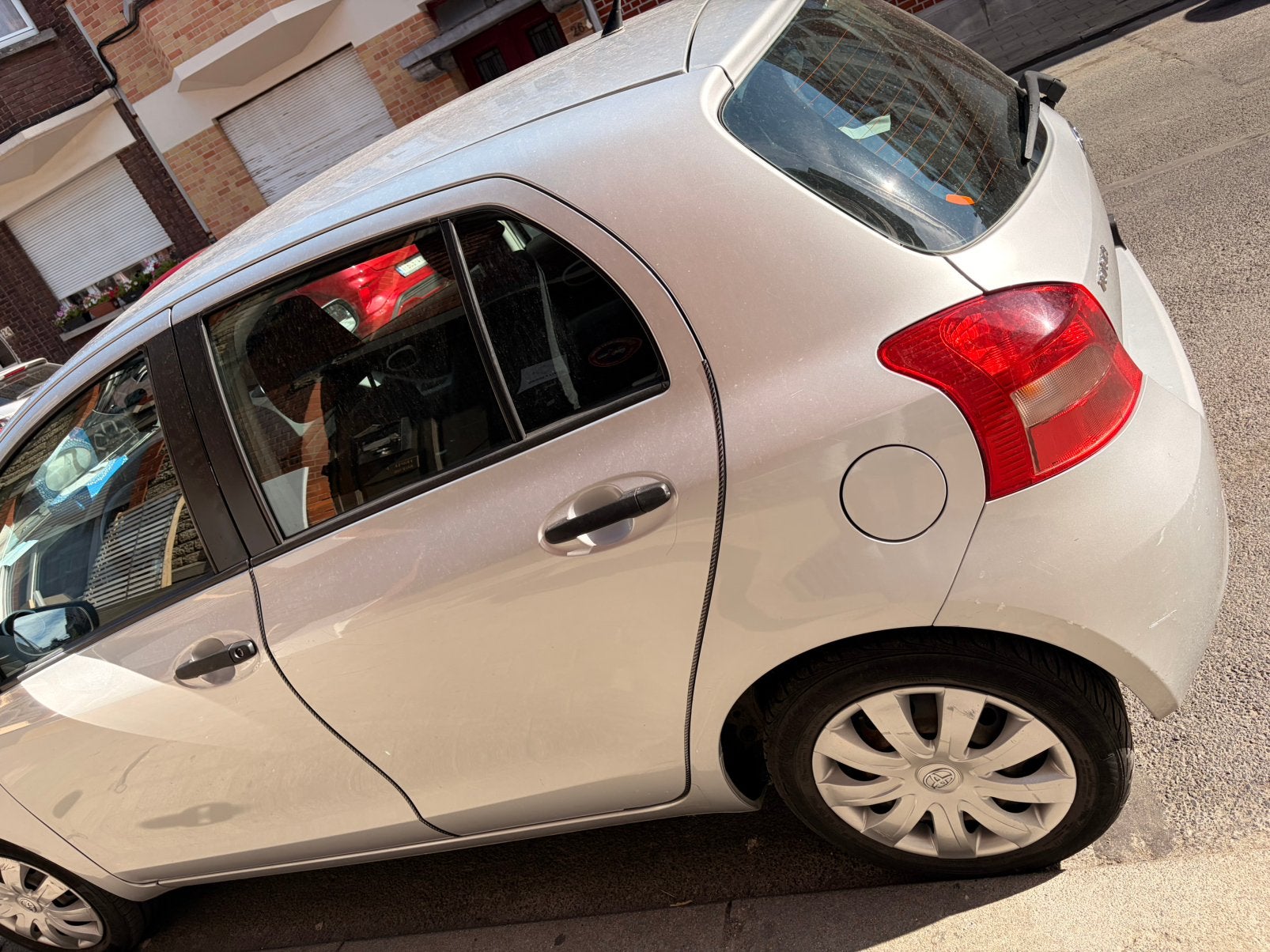 Toyota yaris 2007, grijs, Auto's, Voorwielaandrijving, 1440 kg, Zwart, https://public.car-pass.be/verify/3830-5217-6290