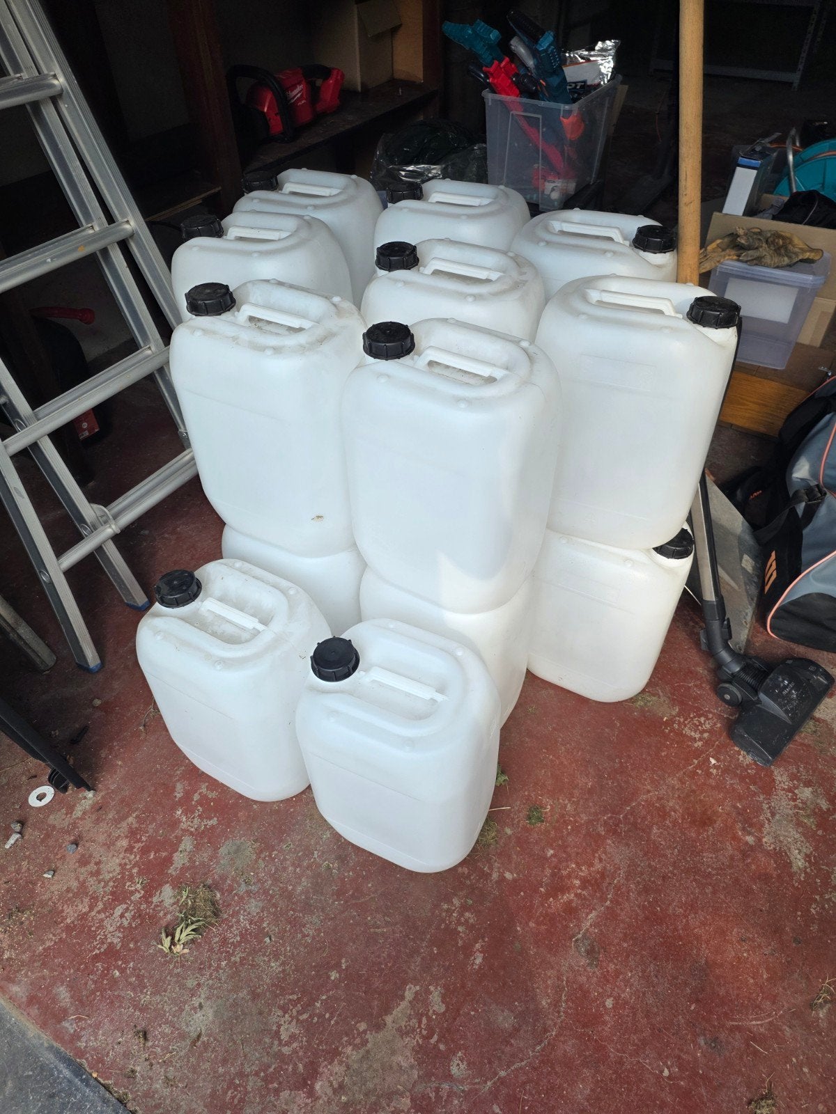 18 blikjes van 20 liter met dop, Tuin en Terras