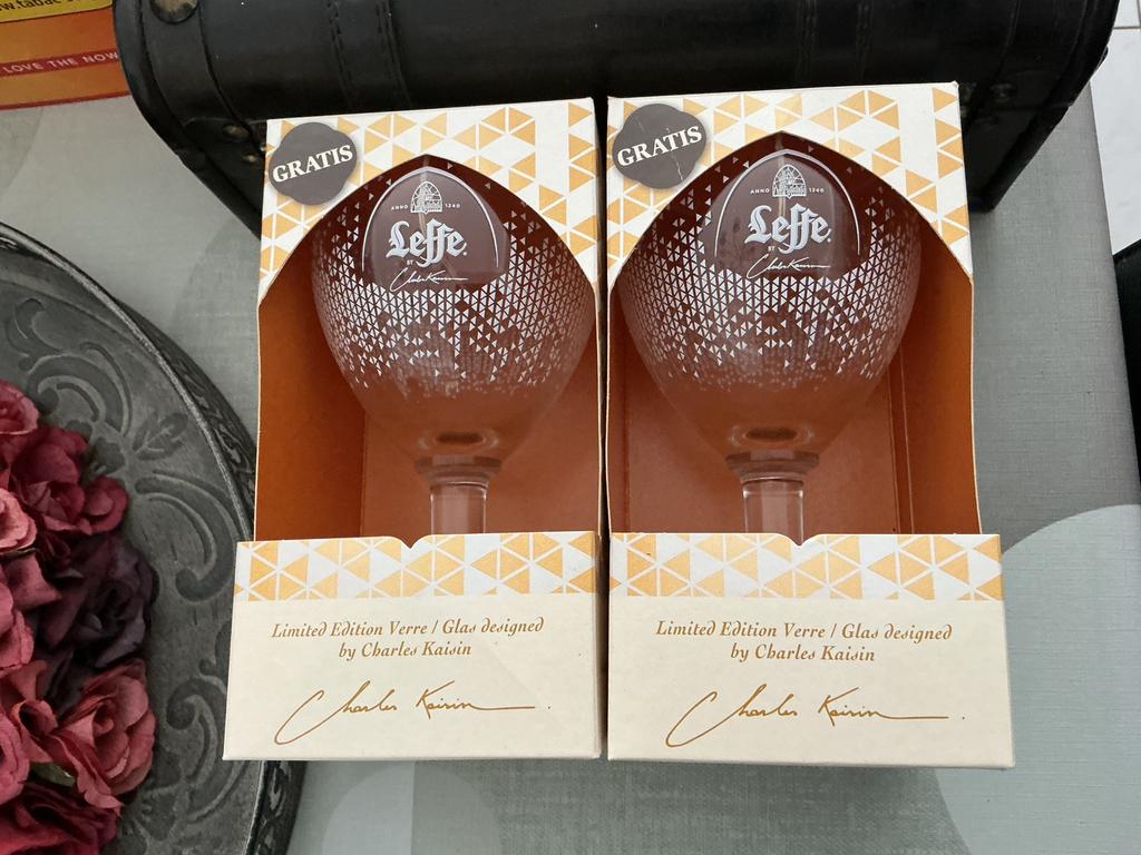 Set de 2 verres Leffe - Édition limitée Charles Kaisin, Collections, Marques de bière, Enlèvement ou Envoi, Neuf, Verre ou Verres