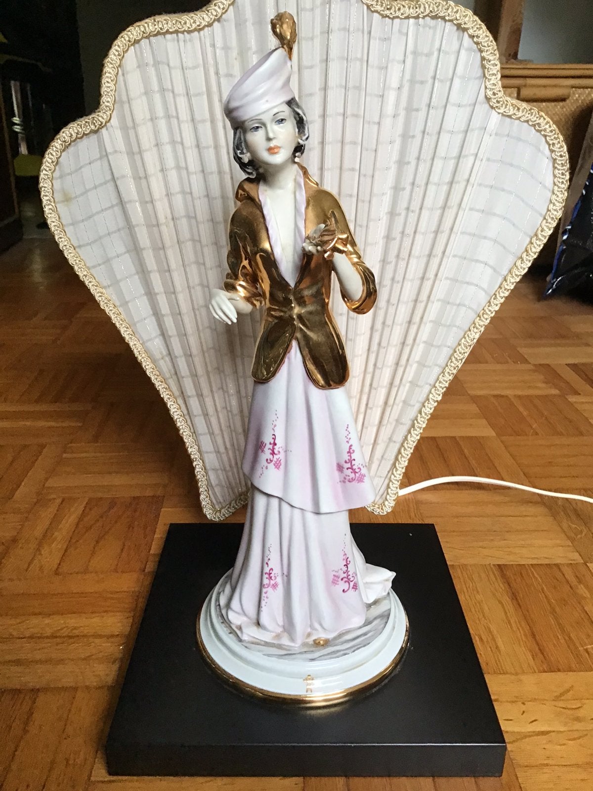 Porselein figuur lamp - vintage - elegante art deco dame, Antiek en Kunst, Antiek | Religieuze voorwerpen, Ophalen