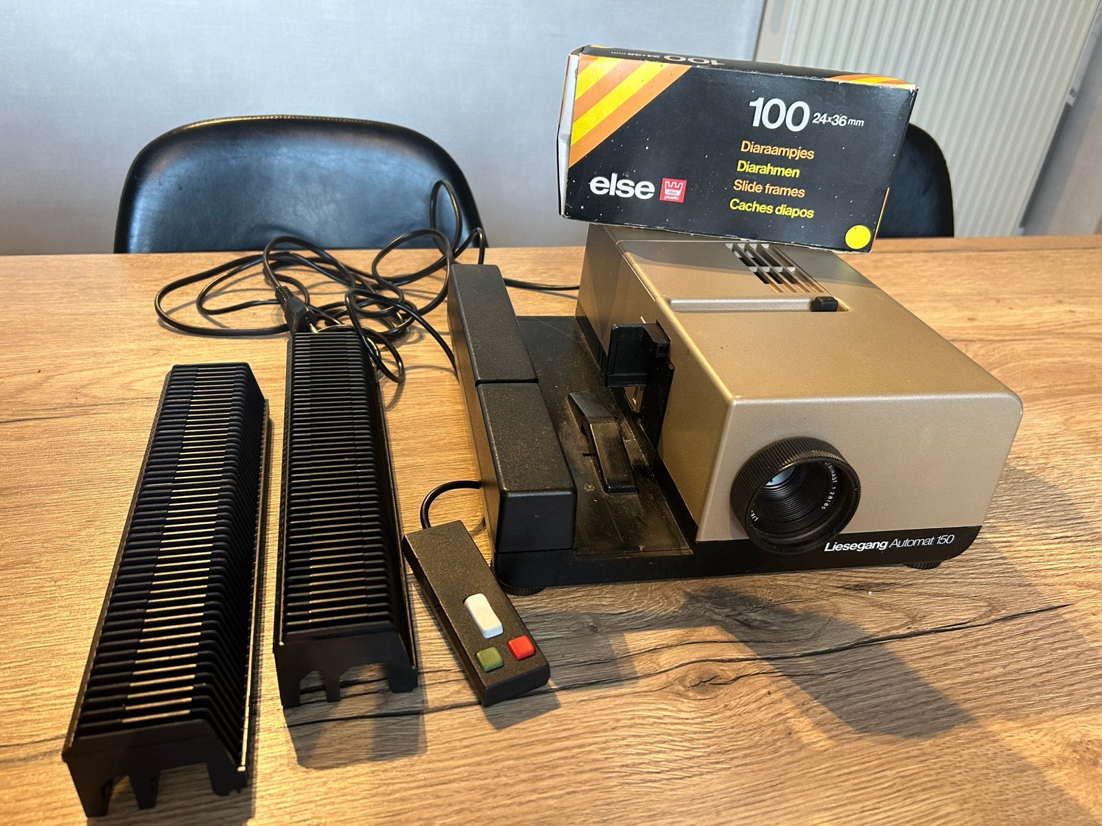 Dia-projector met toebehoren., Ophalen, Gebruikt