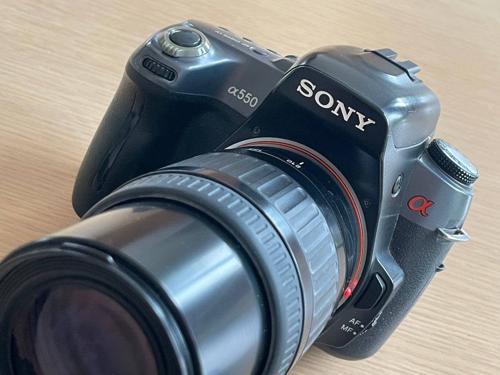 Sony alpha 550 + sony- lens en extra Tamron- lens, TV, Hi-fi & Vidéo, Appareils photo numériques, Enlèvement ou Envoi, 14 mégapixels