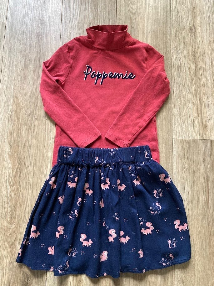 Setje twee bloesjes met 1 rok meisje 104, Kinderen en Baby's, Kinderkleding | Maat 104, Meisje, Setje, Ophalen