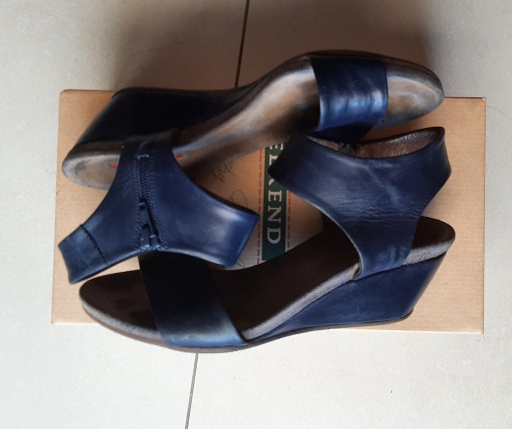 Te koop: Mooie blauwe zacht lederen damessandalen, 39, Kleding | Dames, Blauw, Zo goed als nieuw, "Weekend", Sandalen of Muiltjes