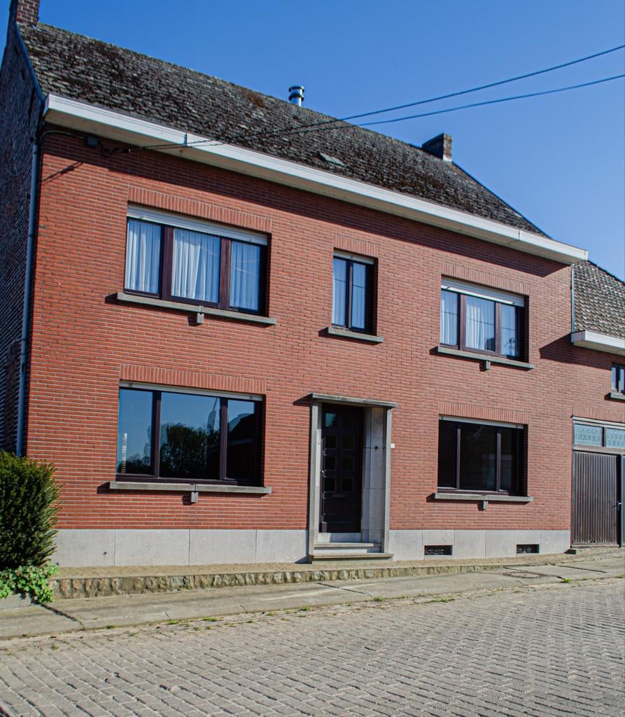💥Woning met mooie binnenkoer op  oppervlakte van 9334 m²., Immo