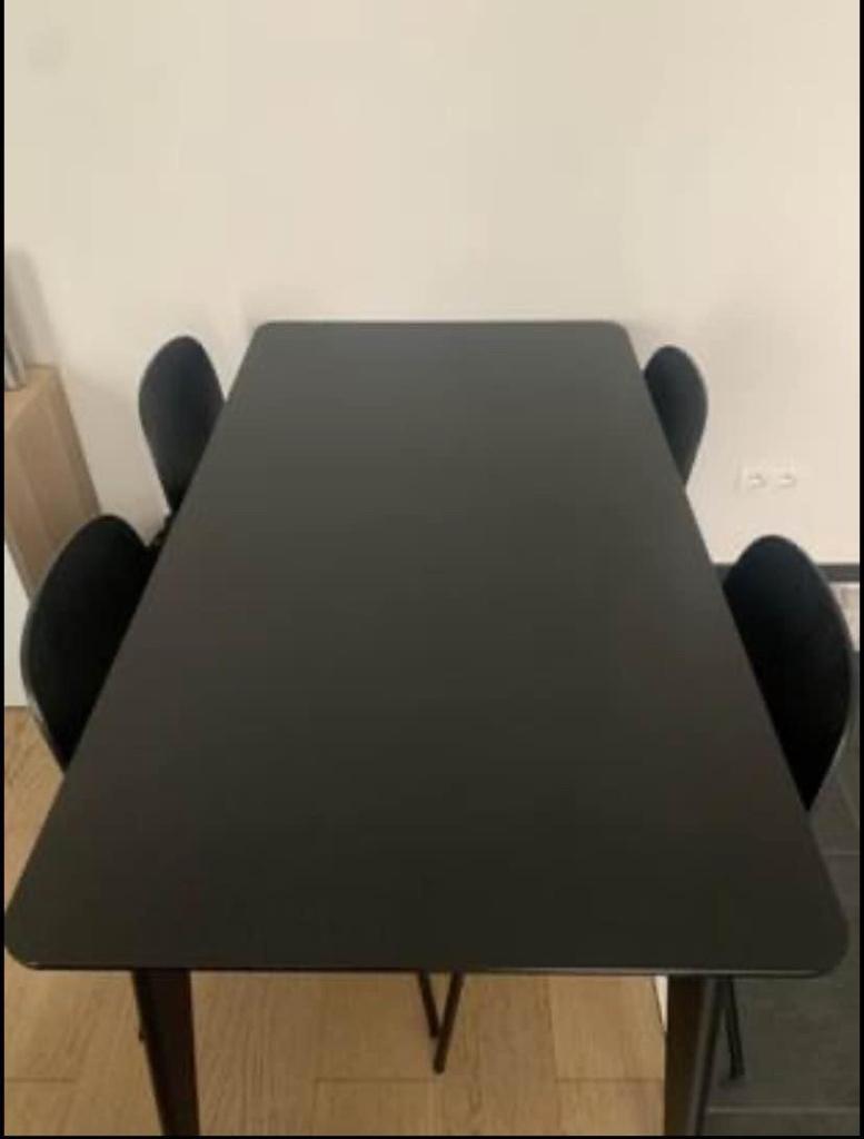Zwarte tafel en stoelen van IKEA, Ophalen, Zwart, Zo goed als nieuw, Vier