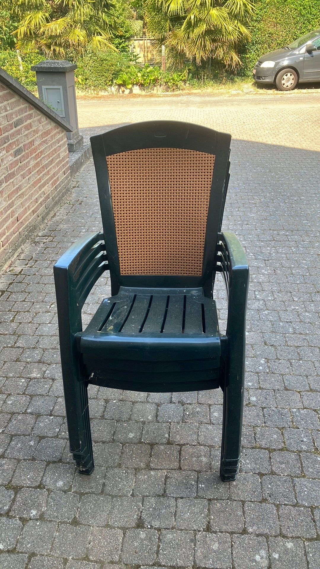 Vier plastieken tuinstoelen, Tuin en Terras, Ophalen, Zo goed als nieuw