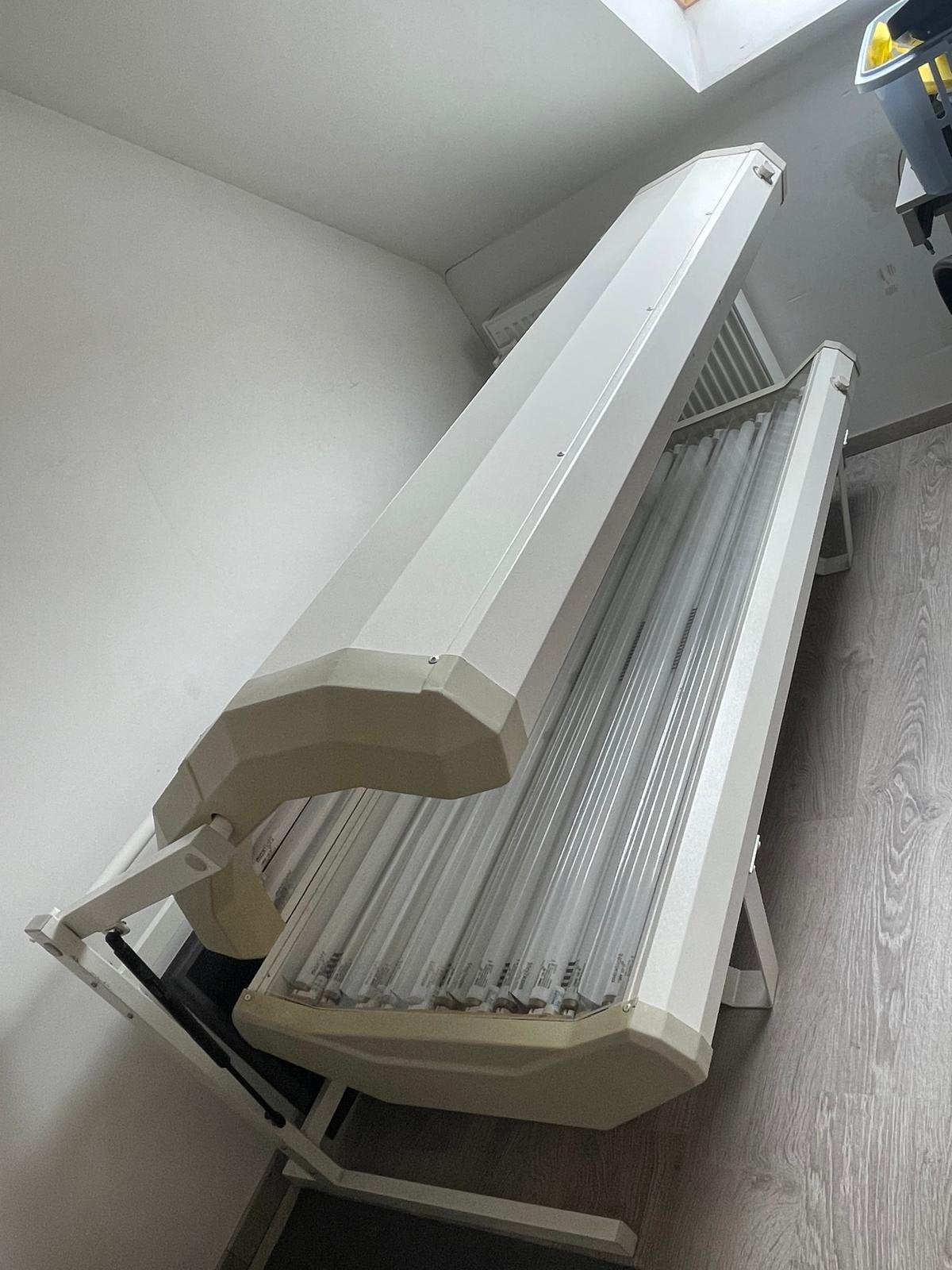 2 delige zonnebank, Elektronische apparatuur, Ophalen, Zo goed als nieuw, Zonnebank dubbelzijdig, 15 lampen of meer