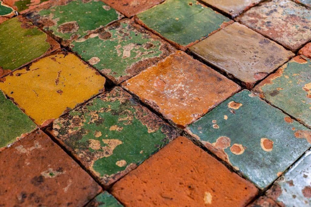 Tomettes anciennes émaillées multicolores 16 x 16 - 240 m², Moins de 20 cm, Carrelage de sol, Enlèvement, Utilisé