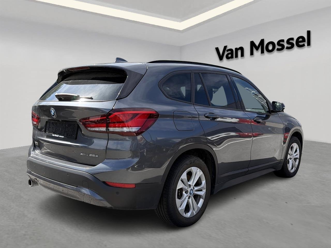 BMW X1 xDrive25e (162 kW) ! ACTIEPRIJS !, Auto's, Stof, Gebruikt, Automatische klimaatregeling, 1820 kg
