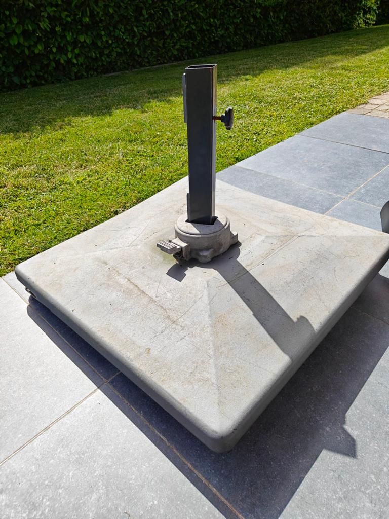 Voet voor parasol, Ophalen, Zweefparasol