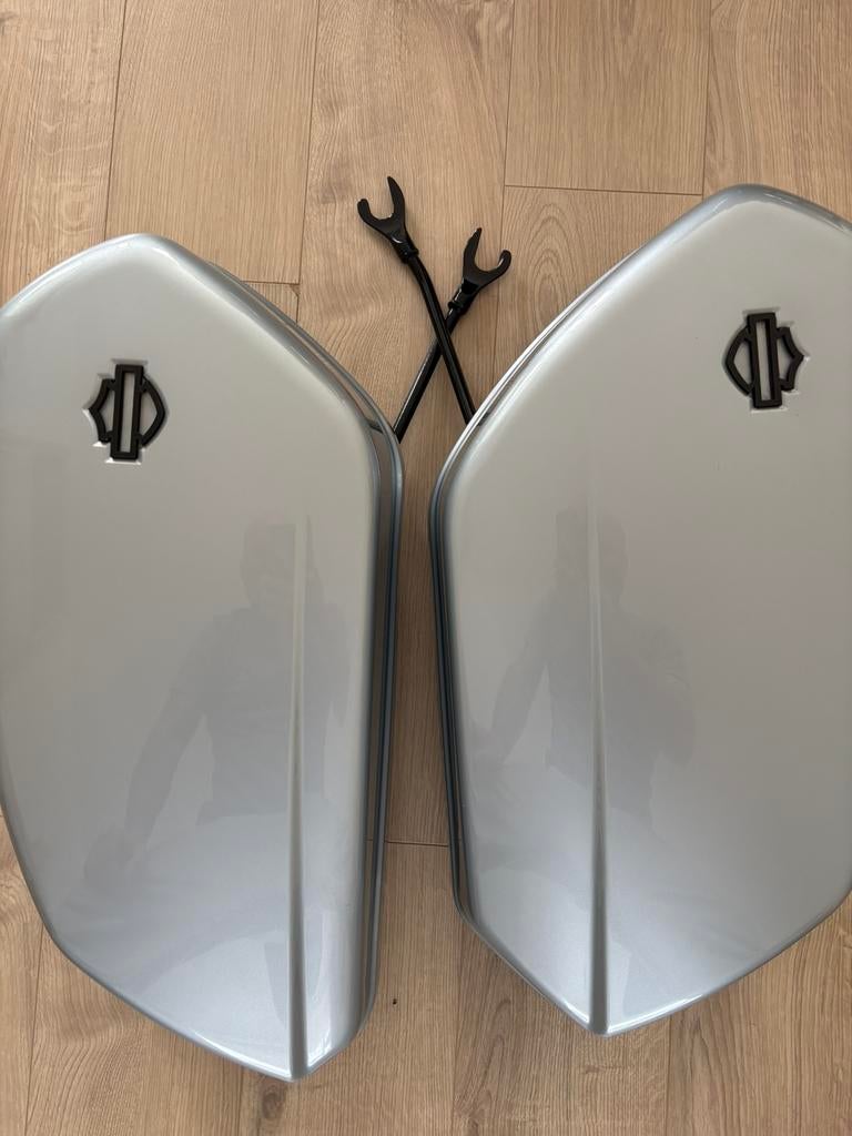 Set koffers bags M8 Softail Sport Glide Lowrider S ST, Motoren, Ophalen
