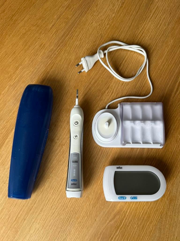 BRAUN Oral-B Triumph professionele elektrische tandenborstel, Ophalen of Verzenden, Zo goed als nieuw, Mondverzorging