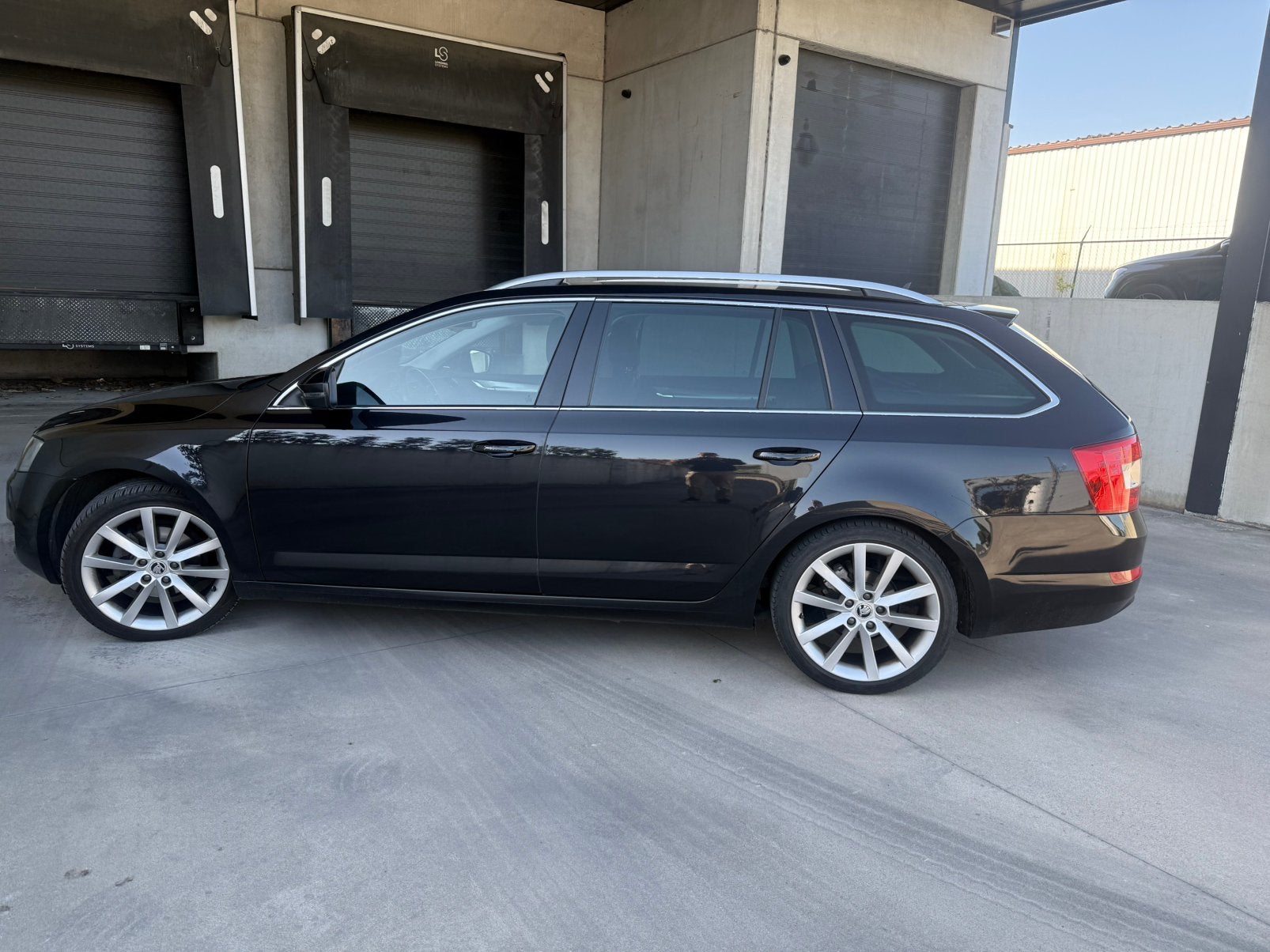 Skoda Octavia 1.4 benzine 150 pk, Autos, Achat, Noir, 5 portes, Particulier