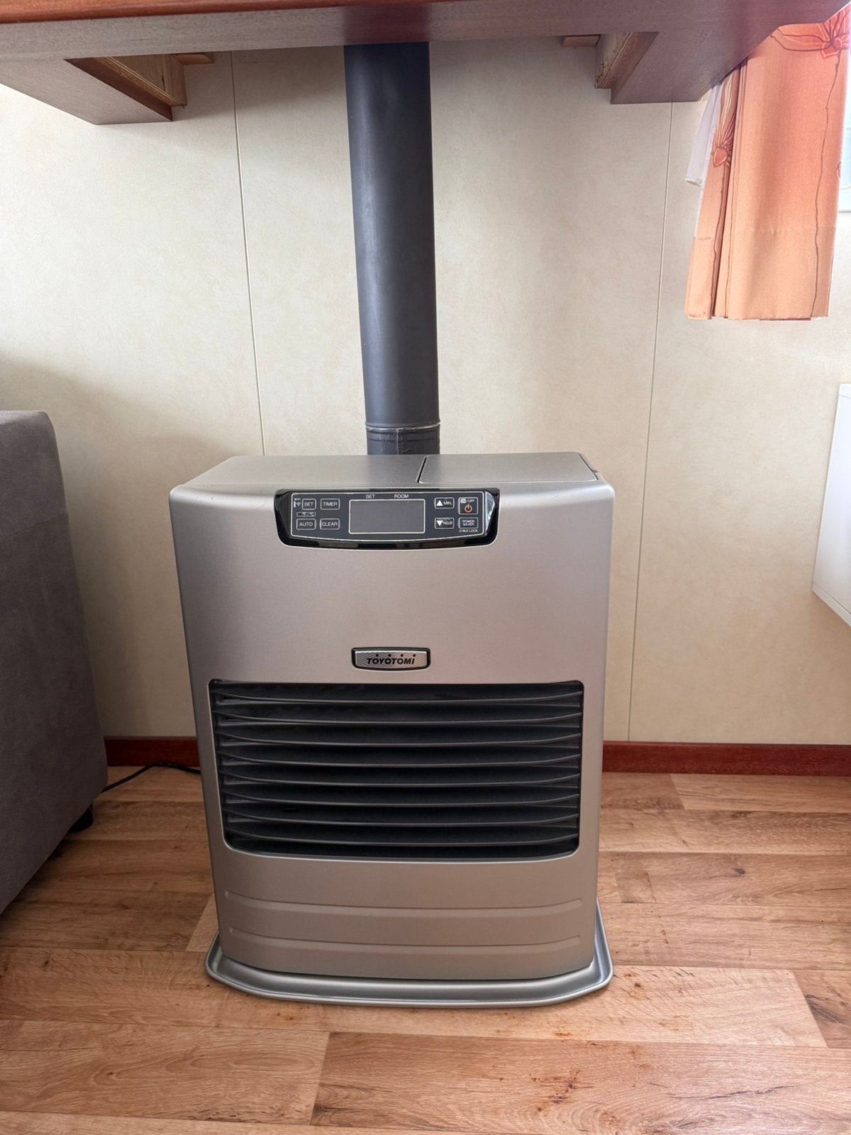 Toyotomi FF-55T - Comme neuf - WiFi - Facture, Enlèvement, Comme neuf, Chauffage au kérosène