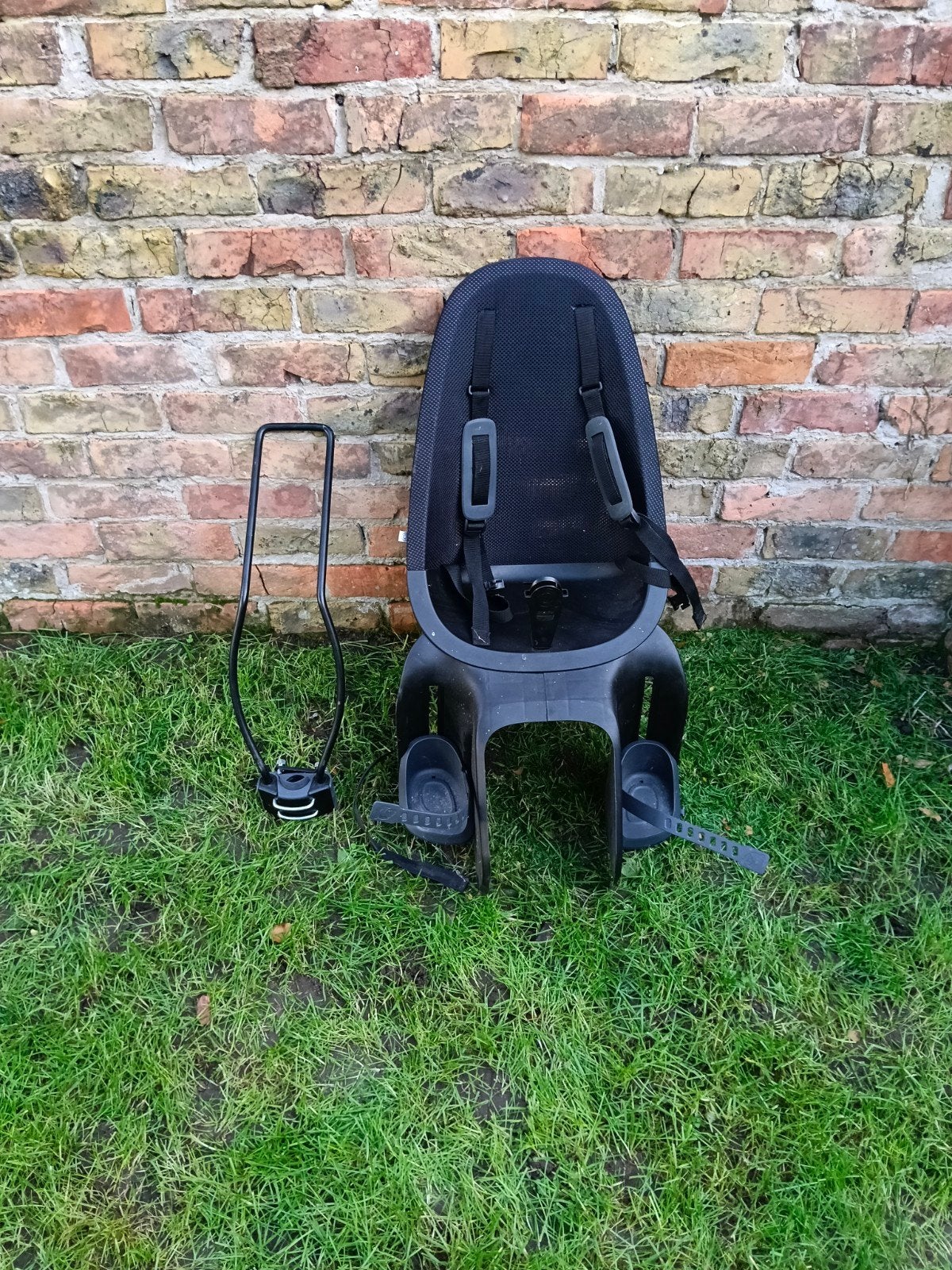 Kinderfietsstoeltje achteraan – Tot 25 kg – Geen bagagedrage, Fietsen en Brommers, Achterzitje, Voetsteuntjes, Zo goed als nieuw