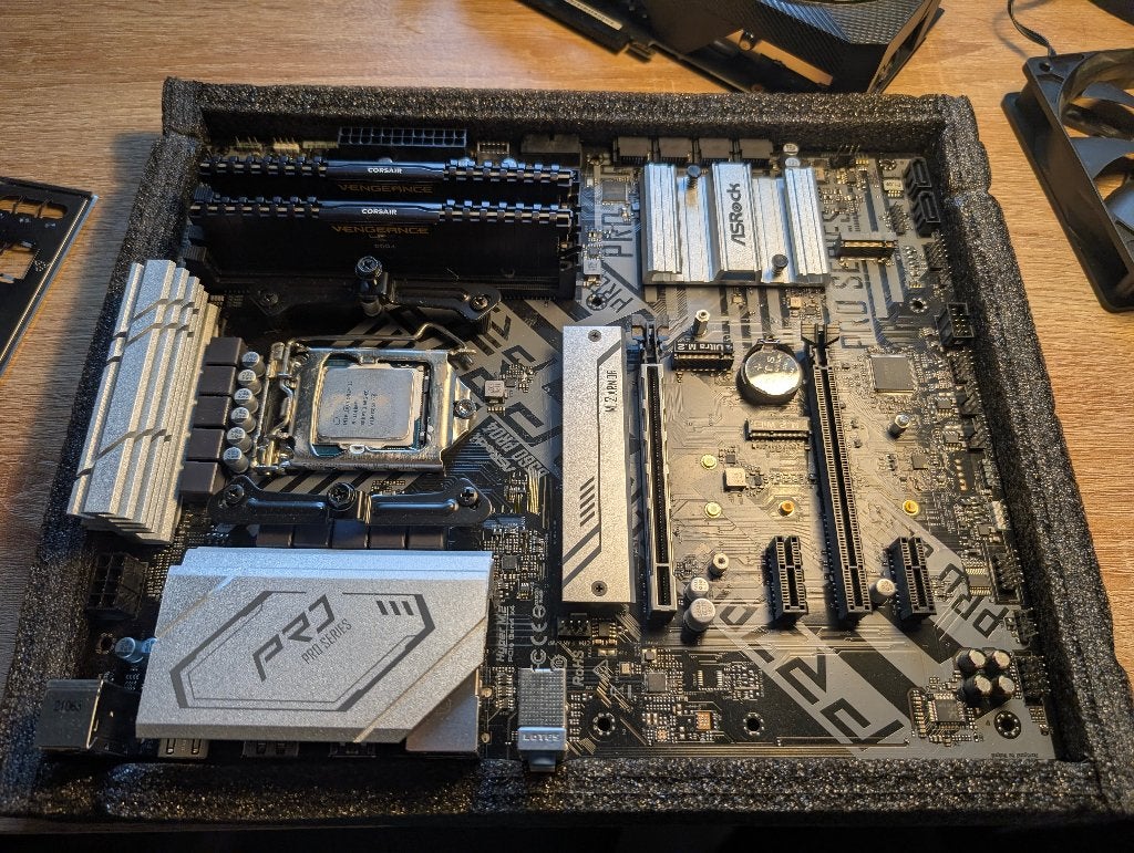 Intel i5-11400F, Nvidia rtx 2060, ddr4 vengance 16G, B560, Computers en Software, Processors, Gebruikt, 6-core, Overige, 2 tot 3 Ghz
