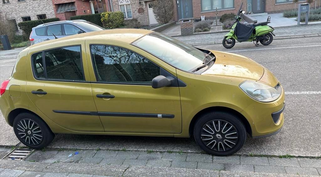 Renault Clio ||| - 1.2 essence - 160 000 km, Achat, Attache-remorque, Boîte manuelle, Noir