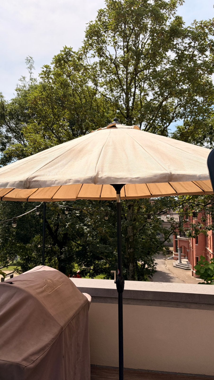 Ronde parasol met hoes, voet op wielen, Tuin en Terras, Parasols, Ophalen, Zo goed als nieuw, Zweefparasol