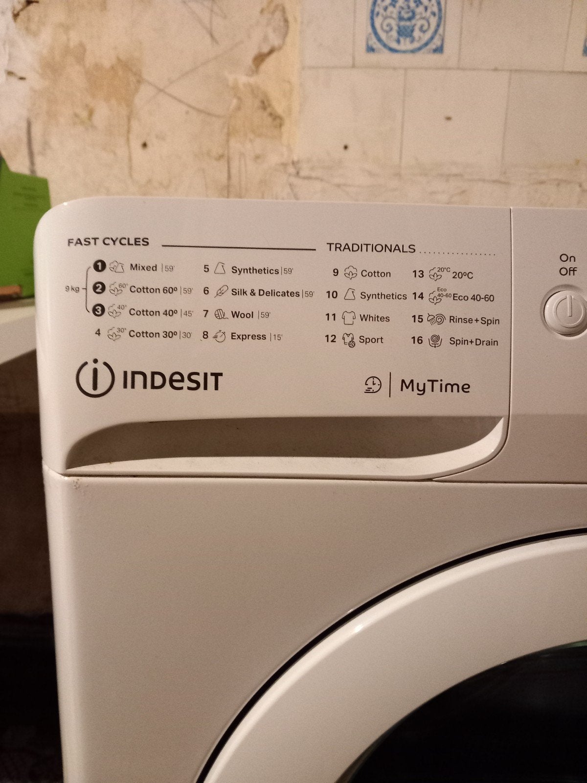 Wasmachine Indesit 9kg, Ophalen, 1200 tot 1600 toeren, 8 tot 10 kg, Zo goed als nieuw