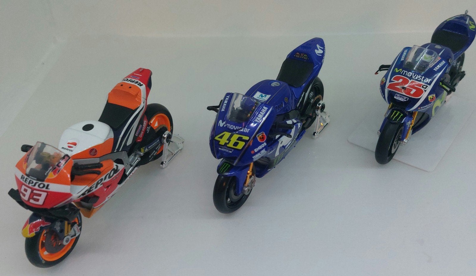 14 moto Gp motoren 1/18, Hobby & Loisirs créatifs, Enlèvement ou Envoi, Comme neuf, Moteur, Maisto