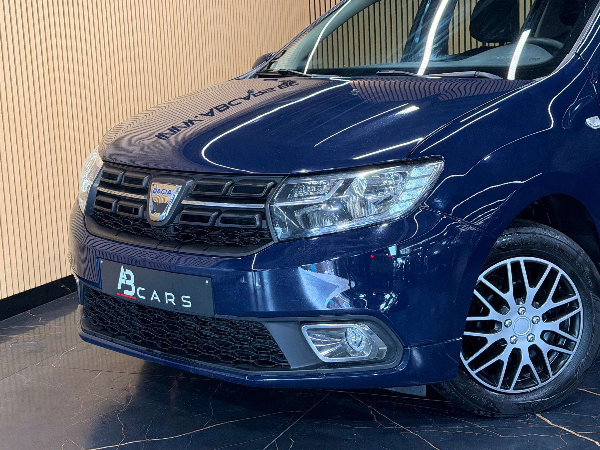 Dacia Sandero 1.0i SCe Sandero * GARANTIE 12 MOIS * 1ER PROP, Auto's, Stof, Gebruikt, https://public.car-pass.be/vhr/0585b8ab-3612-4773-a7db-522a052adb27