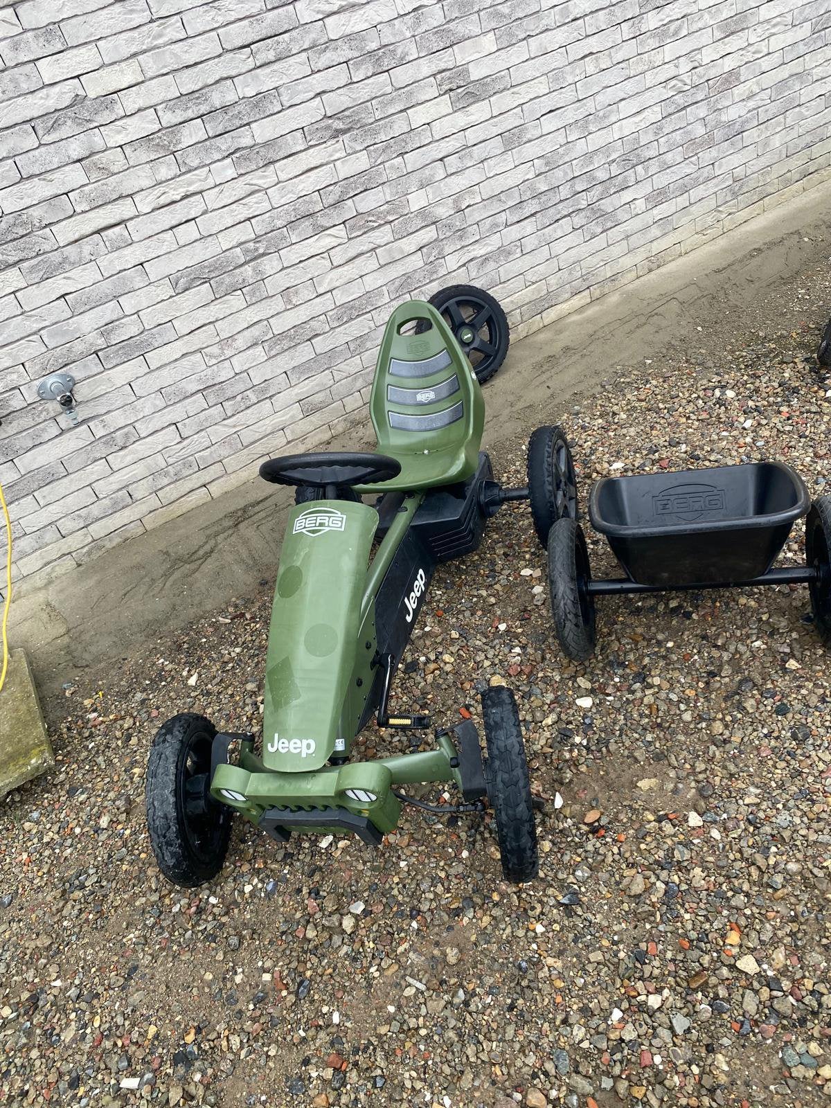 BERG Jeep skelter met aanhanger, Kinderen en Baby's, Speelgoed | Buiten | Skelters, Ophalen, Gebruikt, Berg, Met kar of aanhanger