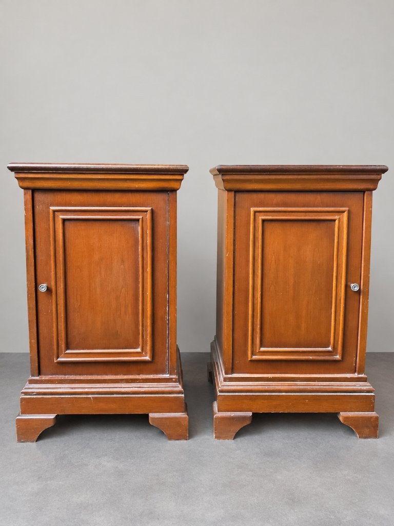 Twee houten kastjes / nachtkastjes – klassieke stijl, Ophalen, Gebruikt, Minder dan 45 cm, 55 tot 70 cm