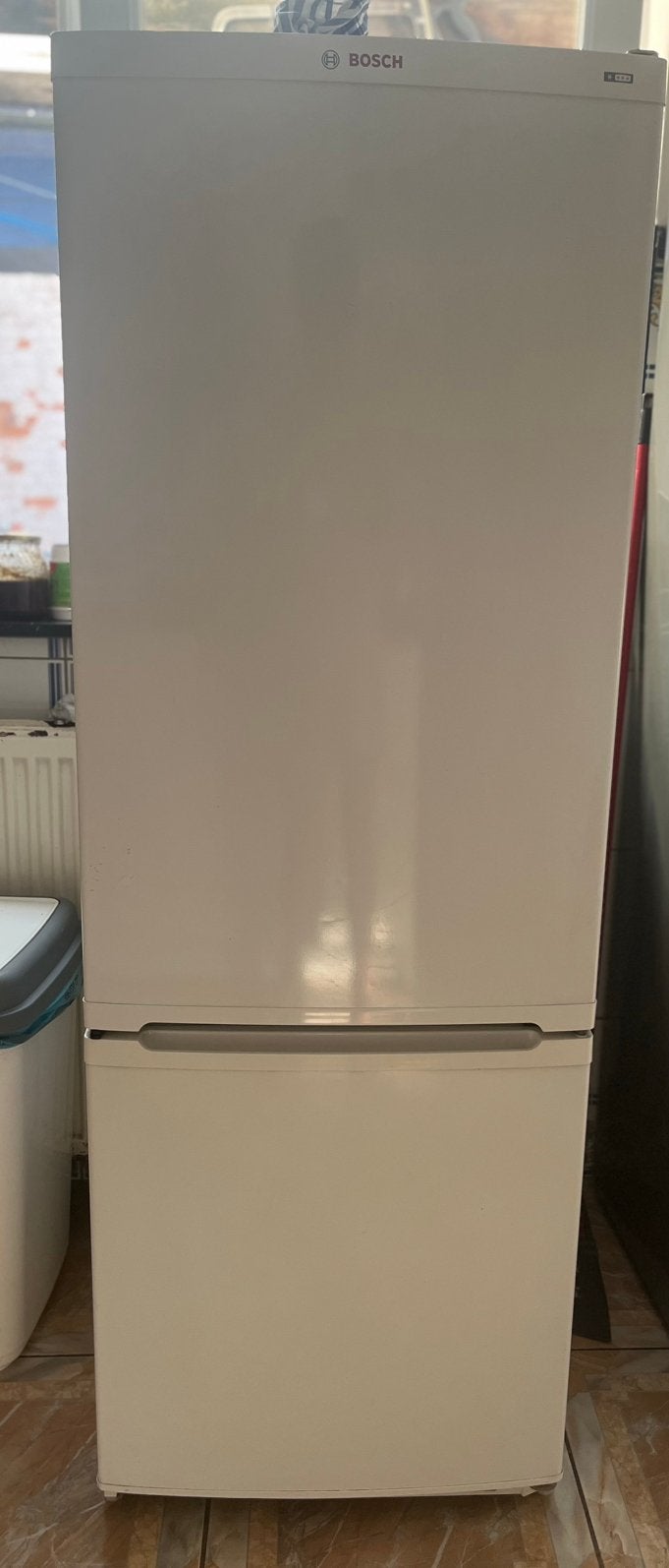Nette Bosch Koelkast met Vriesvak – 242 Liter (Type KGV24V00, Avec compartiment congélateur, Utilisé, 200 litres ou plus, 45 à 60 cm