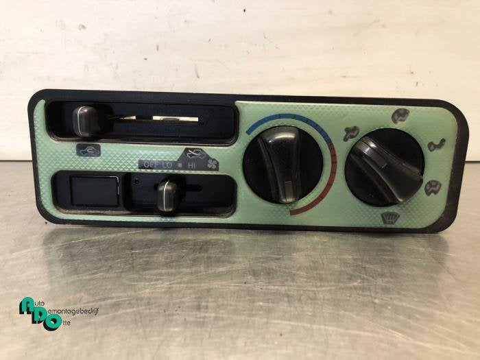 Panneau de commandes chauffage d'un Toyota Starlet (Starlet, Autos : Pièces & Accessoires, -, 3 mois de garantie, Toyota, Utilisé